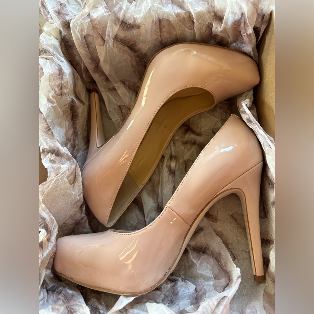 NWOB Jessica Simpson nude blush patent leather pumps 7.5